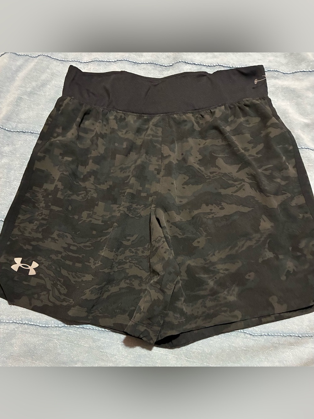Under Armour NWOT Active  Camouflage Performance Shorts - Black/Olive Sz Med